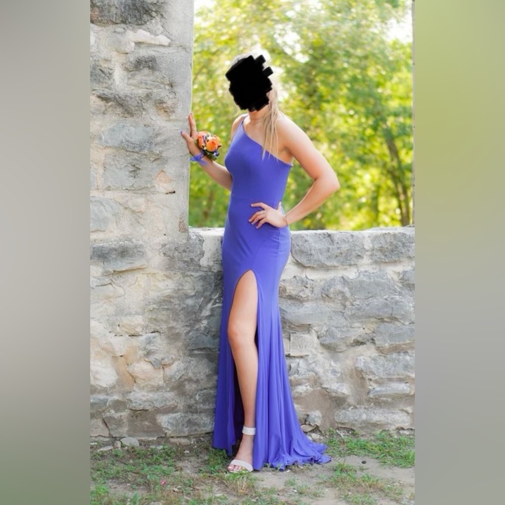 Beautiful one shoulder dress